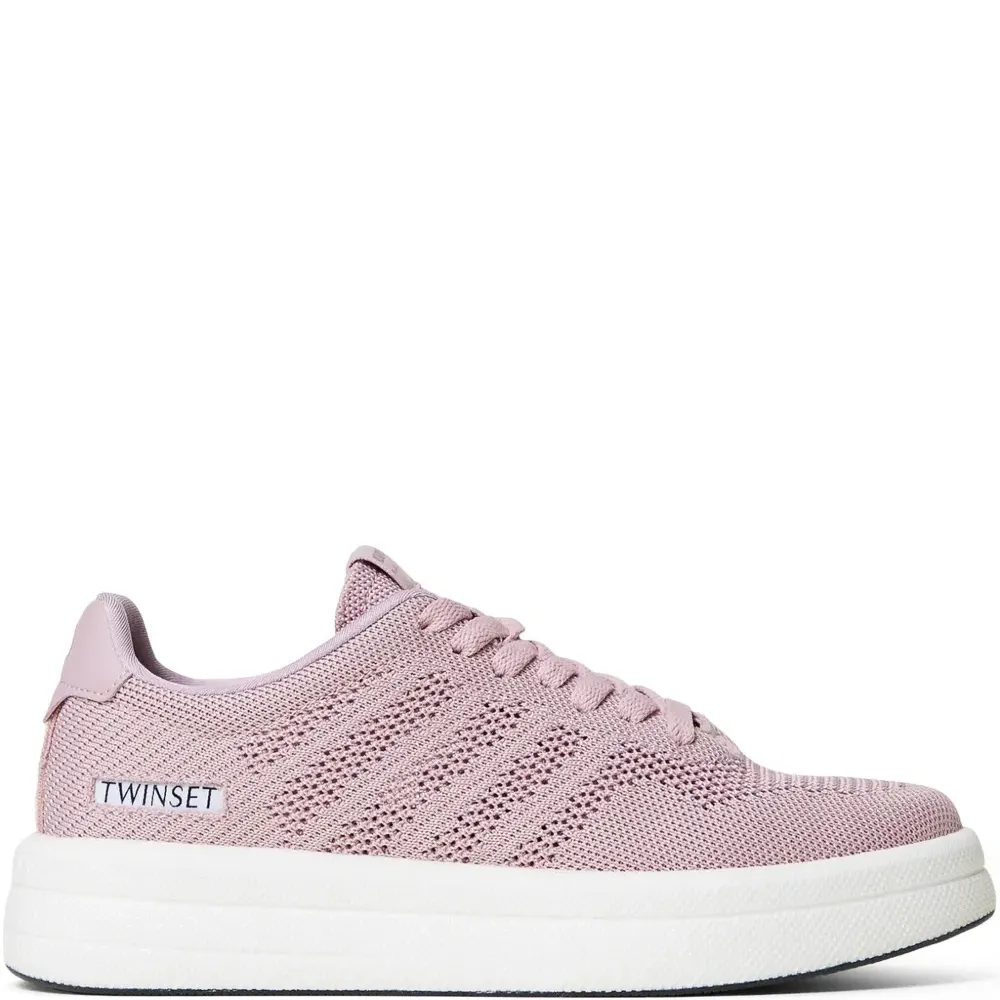 Кроссовки с логотипом