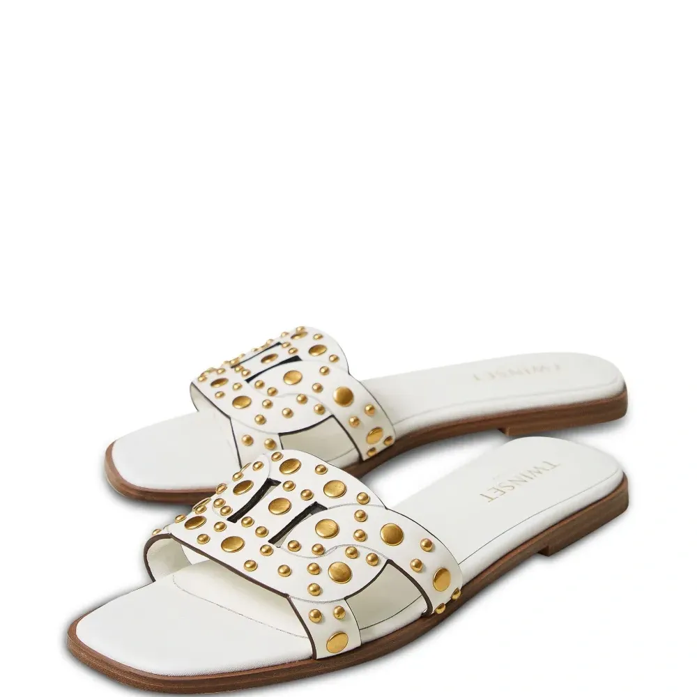 Шлепанцы с заклепками