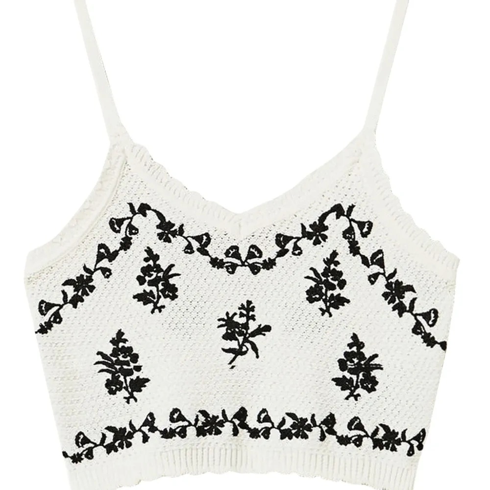 Укороченный топ с вышивкой Укороченный топ с вышивкой