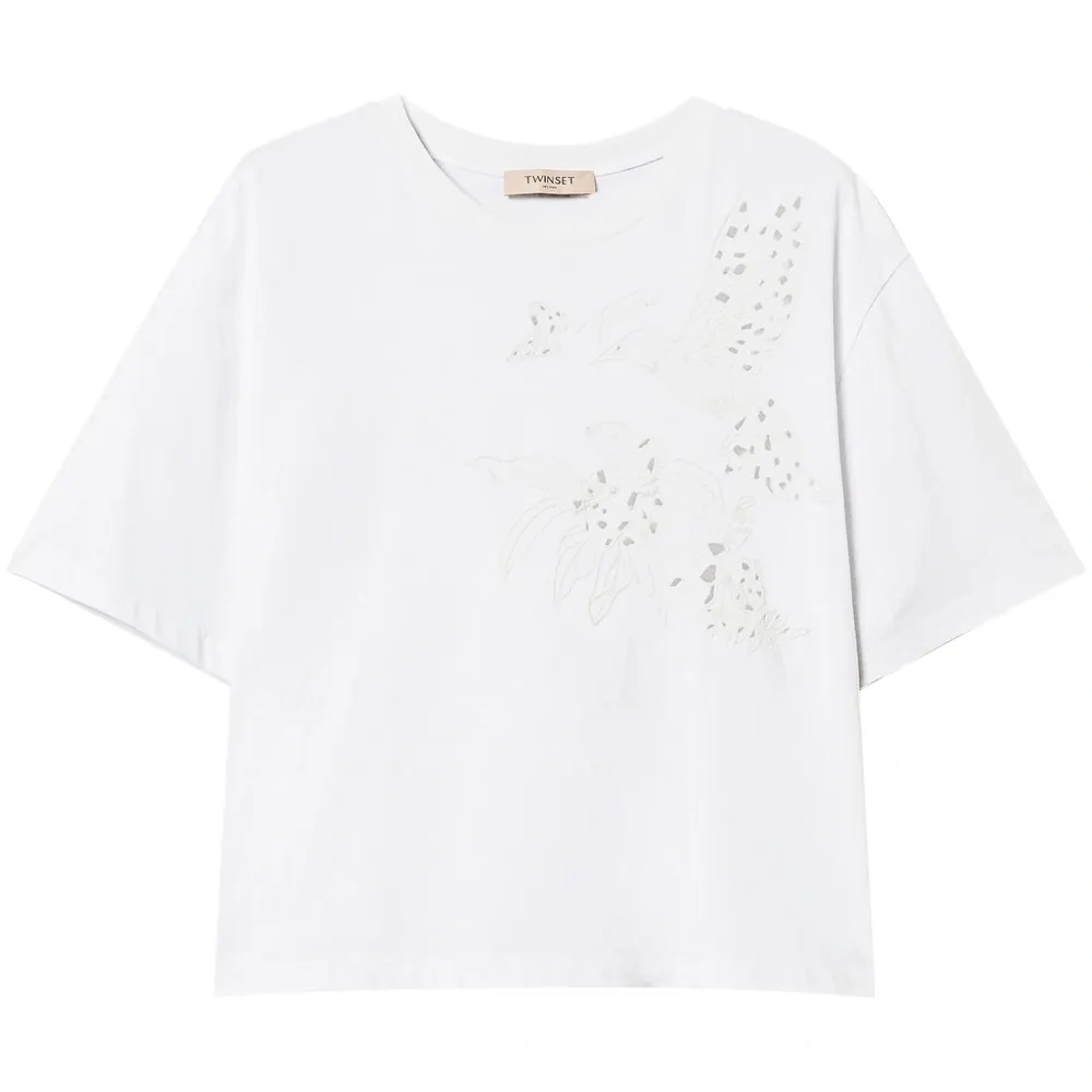 Футболка с вышивкой