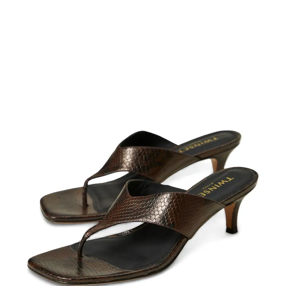 Сандалии с Т-образным ремешком