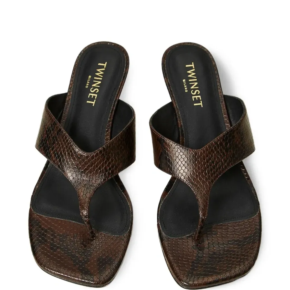 Сандалии с Т-образным ремешком