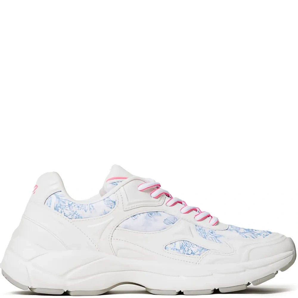 Кроссовки с узором