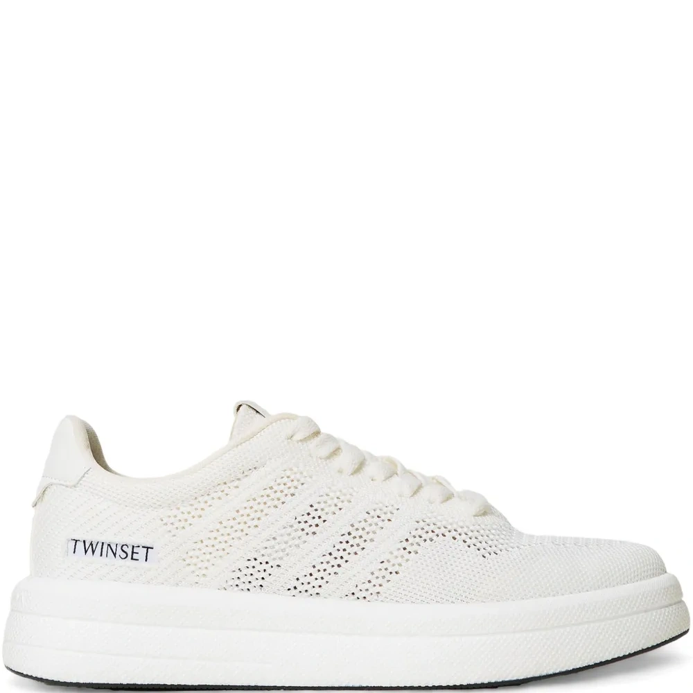 Кроссовки с логотипом