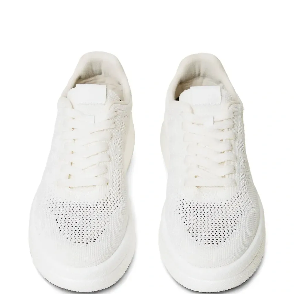 Кроссовки с логотипом