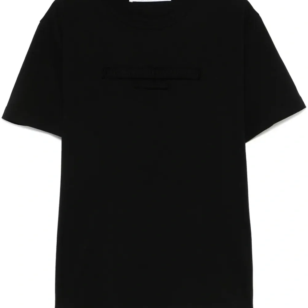 Футболка с тисненым логотипом