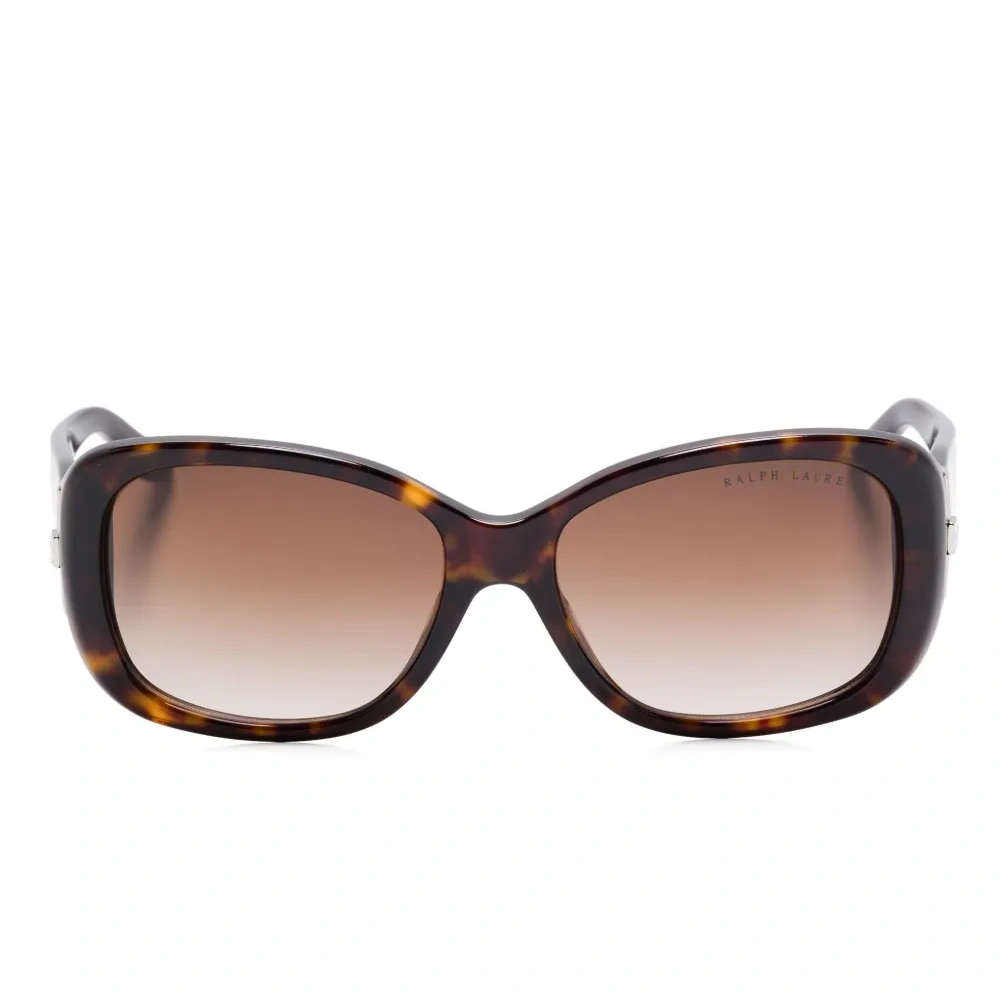 Солнцезащитные очки в овальной оправе