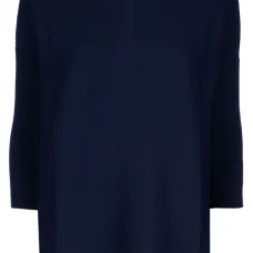 Футболка с вырезом-лодочкой