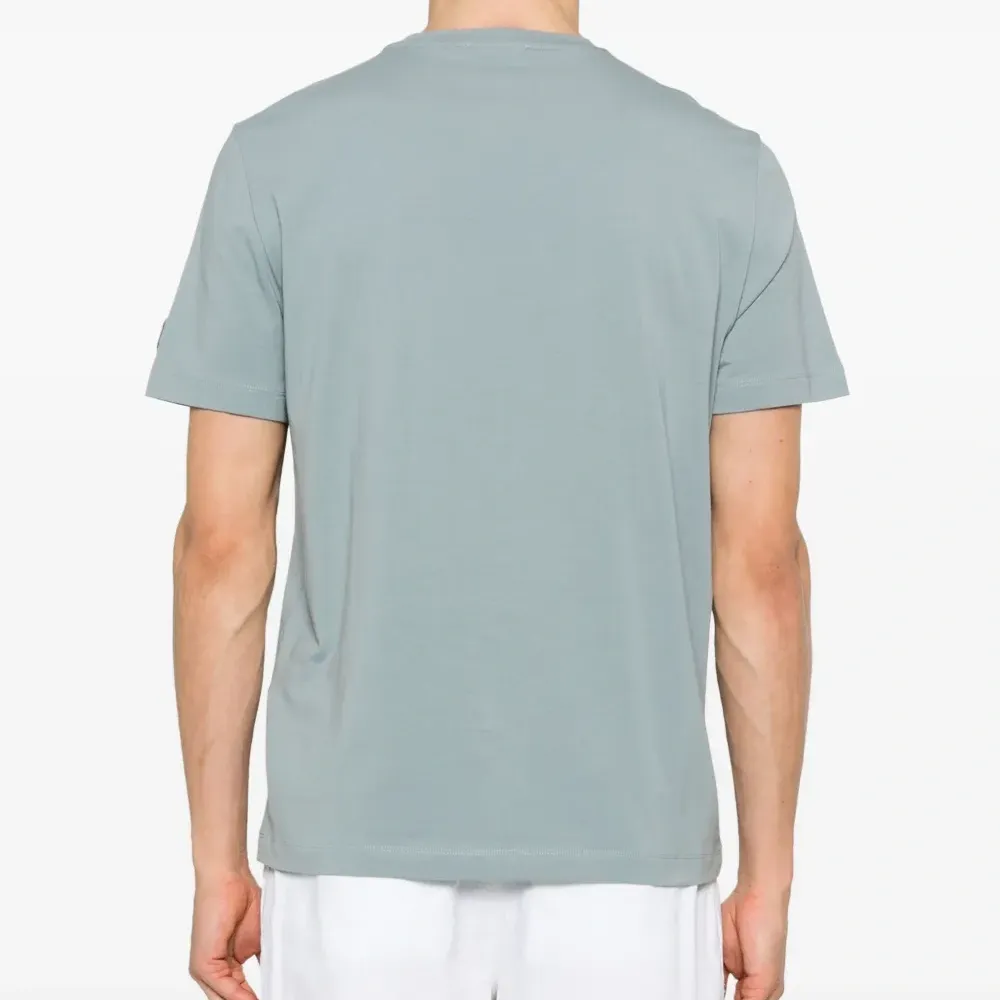 Футболка с вышитым логотипом Футболка с вышитым логотипом