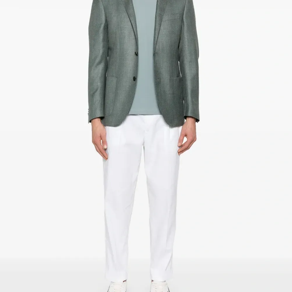 Футболка с вышитым логотипом Футболка с вышитым логотипом