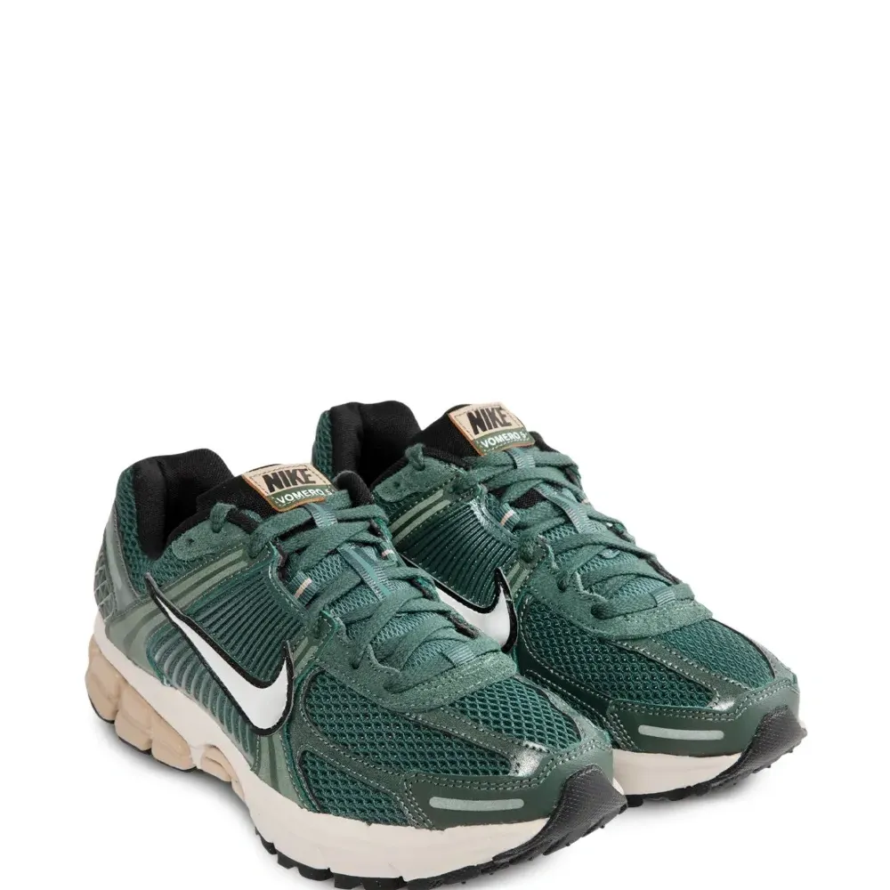 Кроссовки Vomero 5