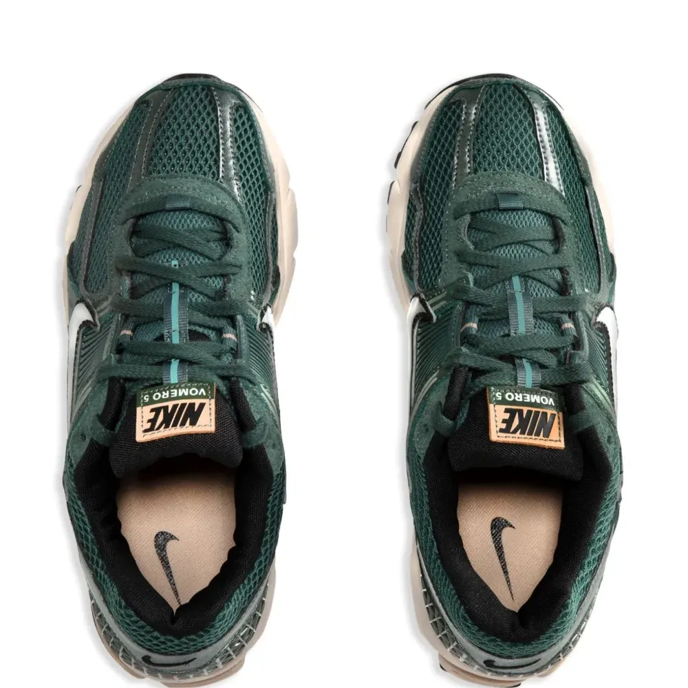 Кроссовки Vomero 5