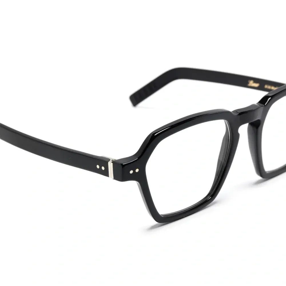 Очки в геометричной оправе