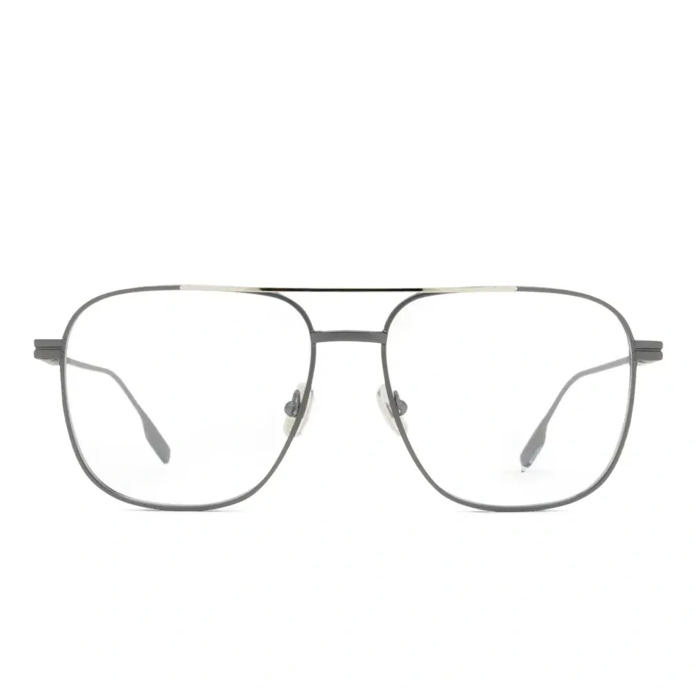 Очки в квадратной оправе