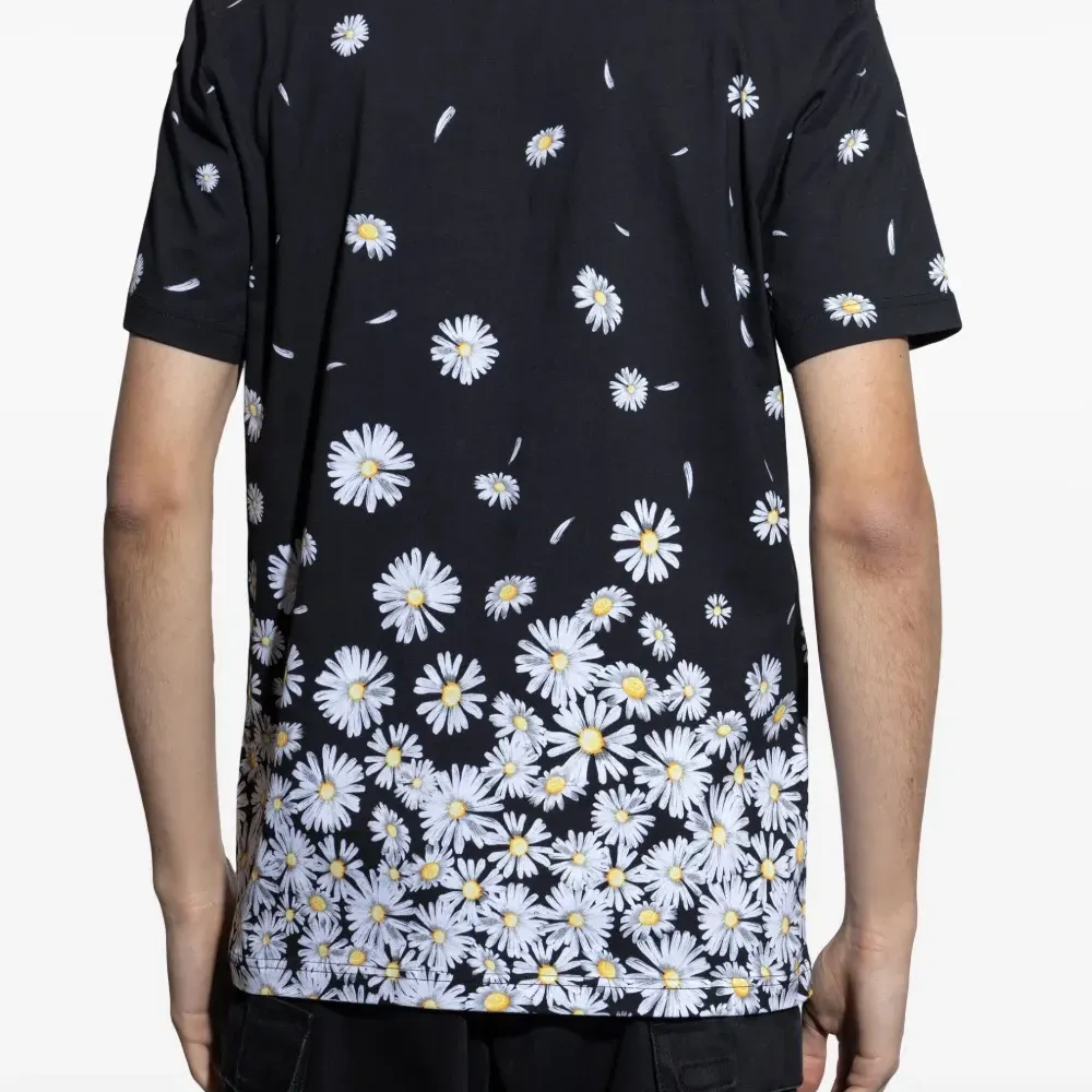 Футболка с цветочным принтом Футболка с цветочным принтом