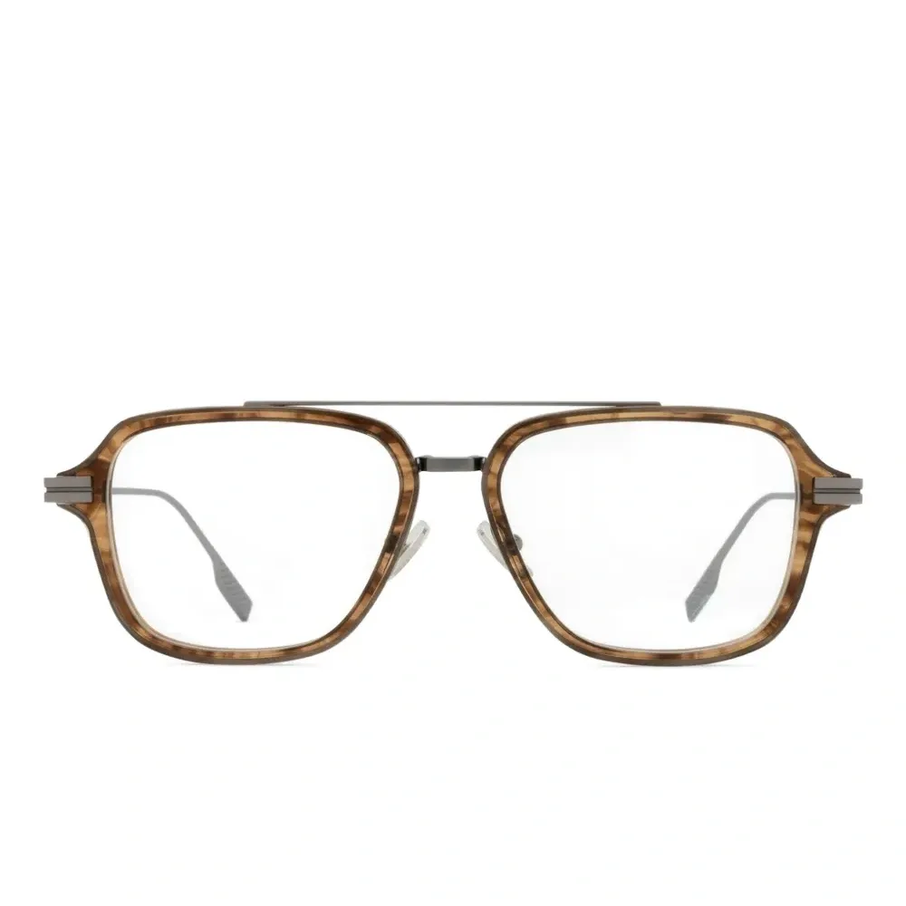 Очки в геометричной оправе