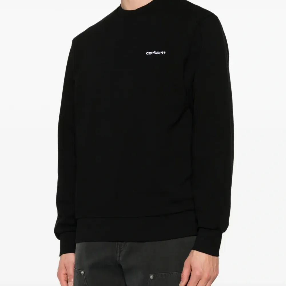 Толстовка с вышивкой