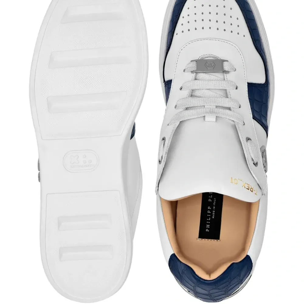 Кроссовки с логотипом