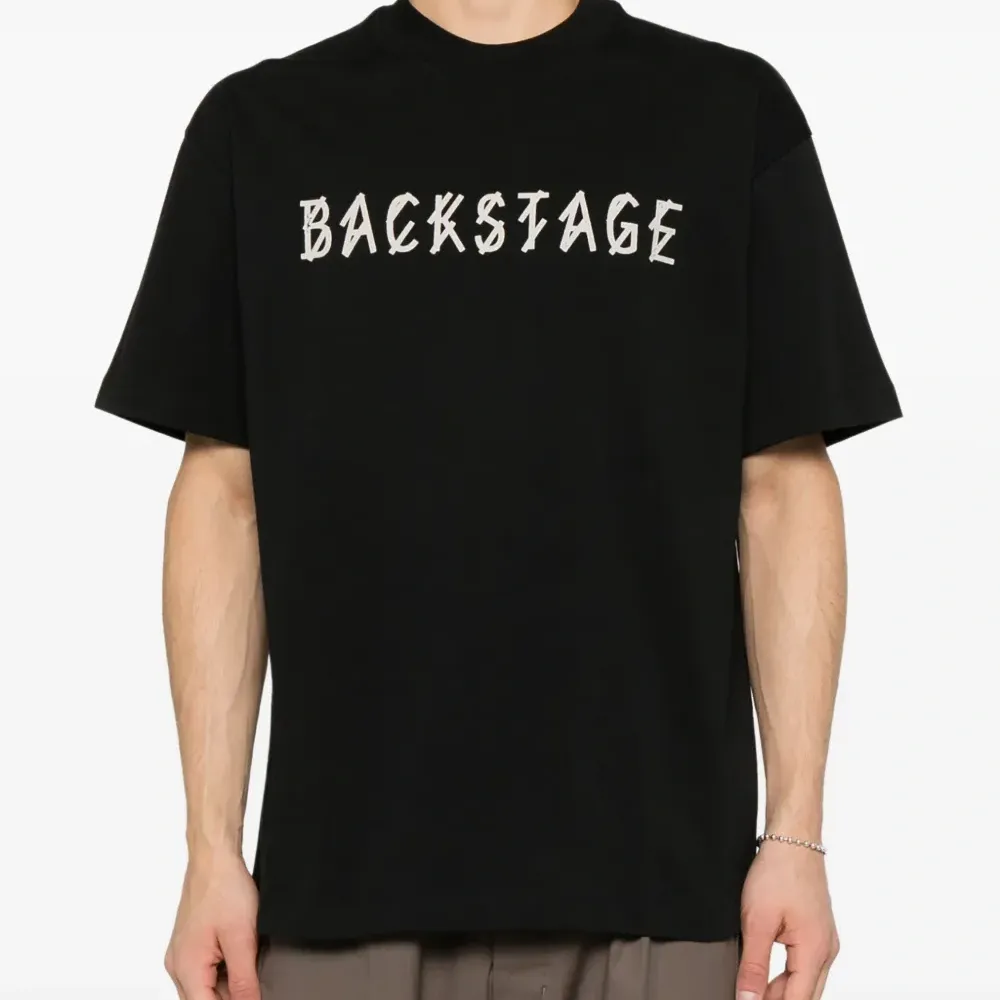 Футболка с логотипом