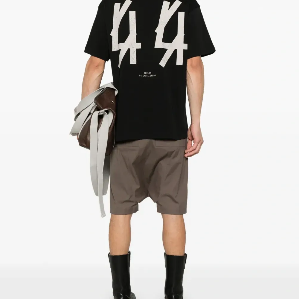 Футболка с логотипом