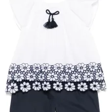 Комплект из блузки и шортов с вышивкой