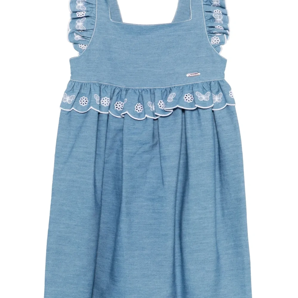 Платье с вышивкой