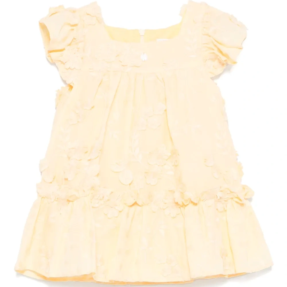 Платье с цветочной аппликацией