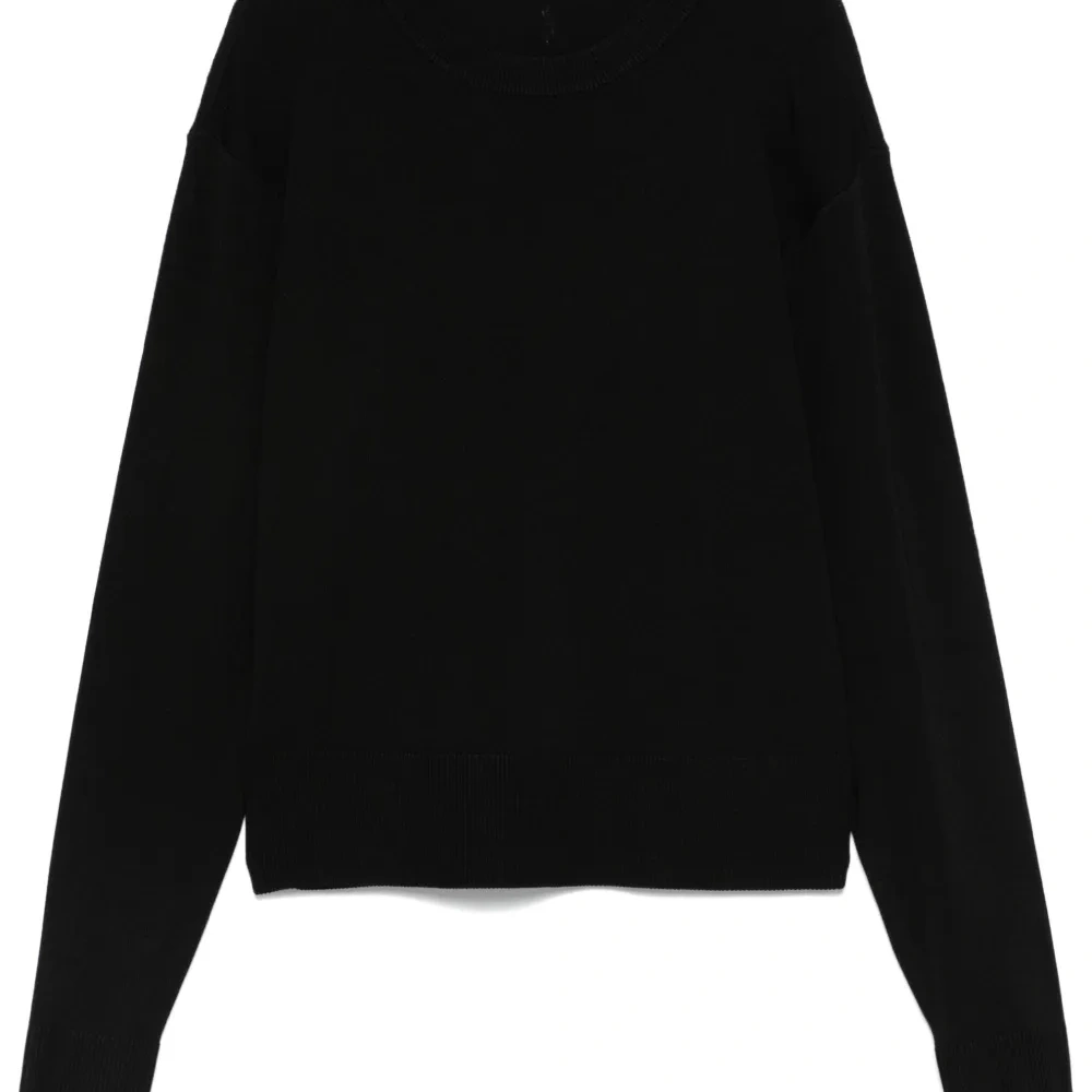 Свитер с круглым вырезом