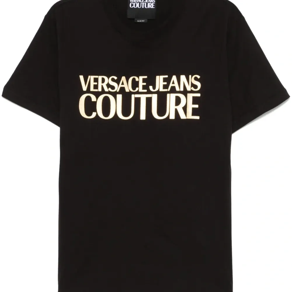 Футболка с логотипом