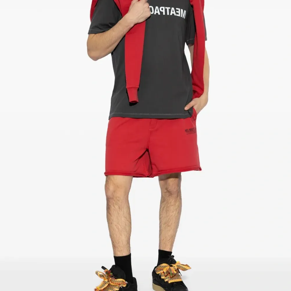 Футболка с логотипом