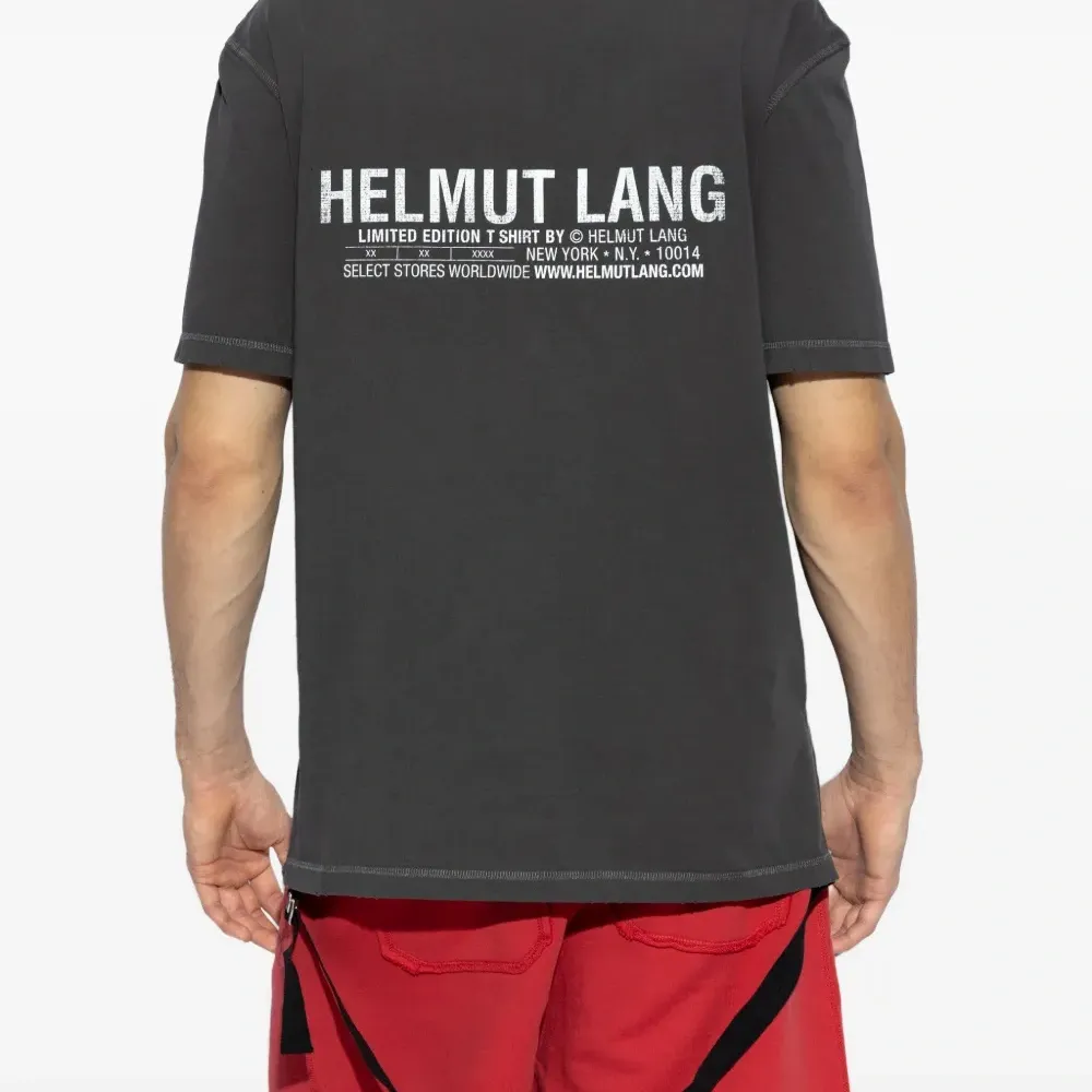 Футболка с логотипом