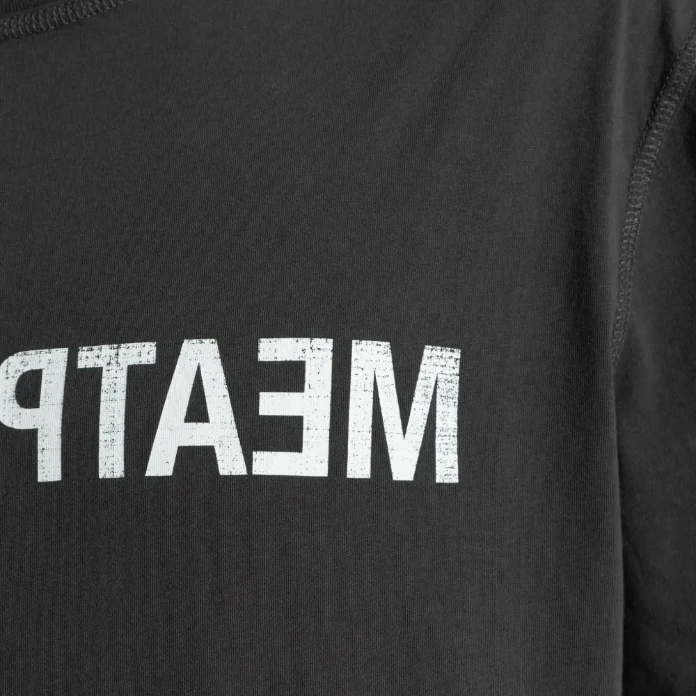 Футболка с логотипом