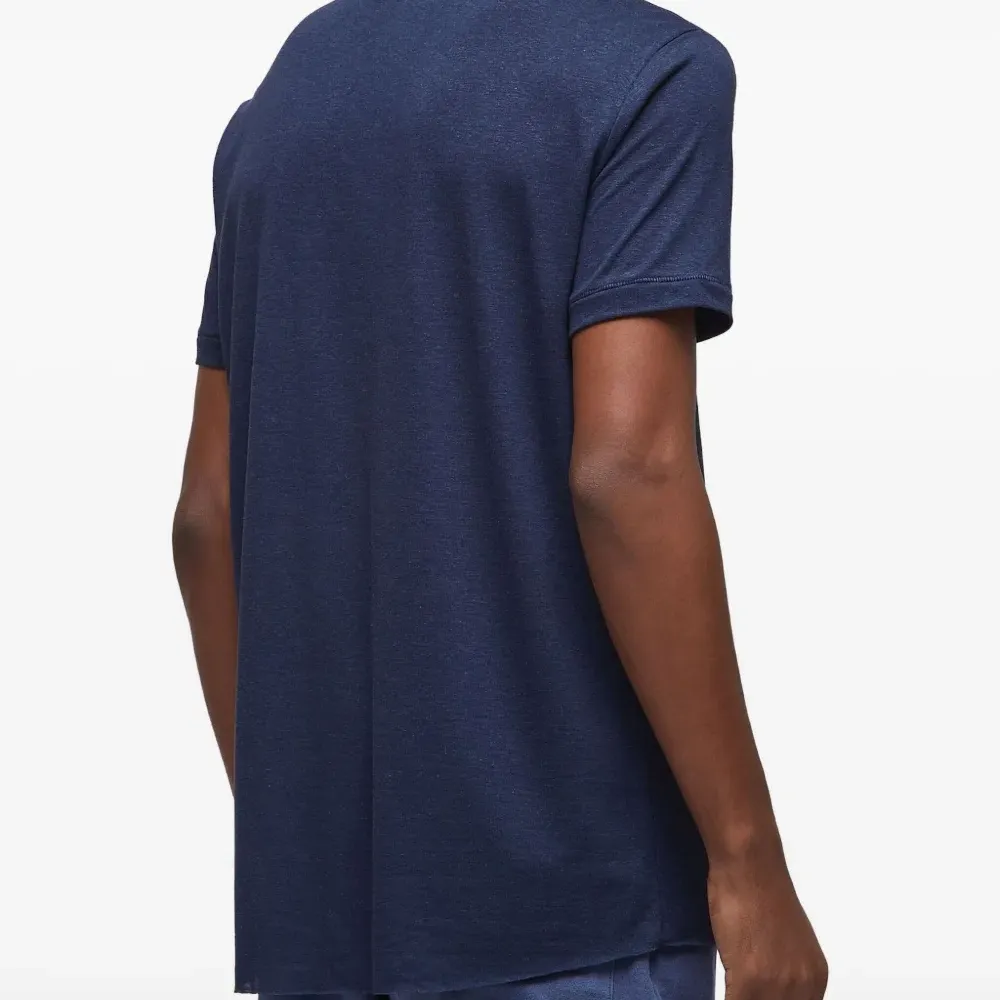 Футболка с вышитым логотипом