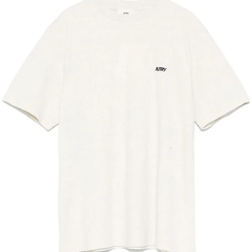 Футболка с вышитым логотипом