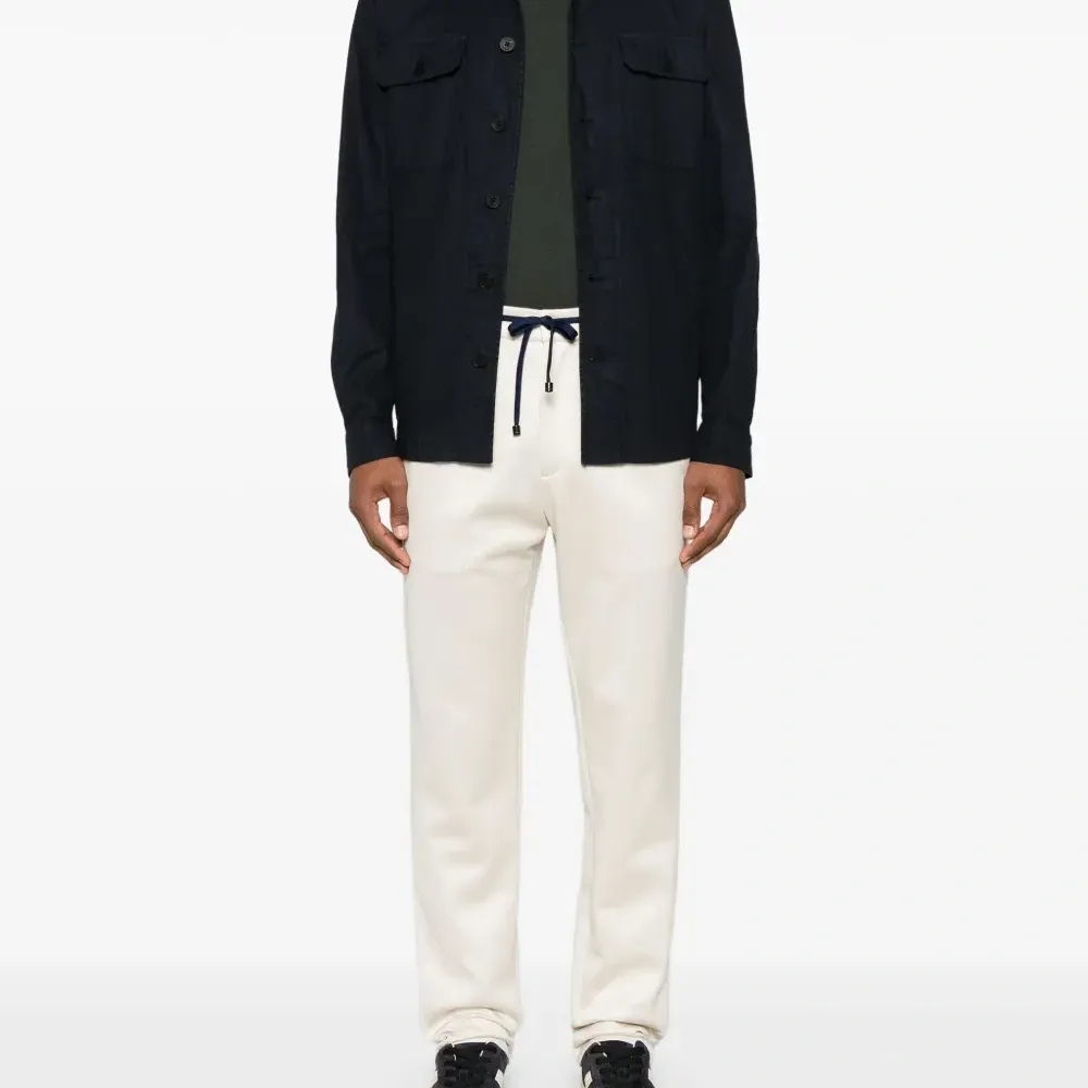 Легкая футболка