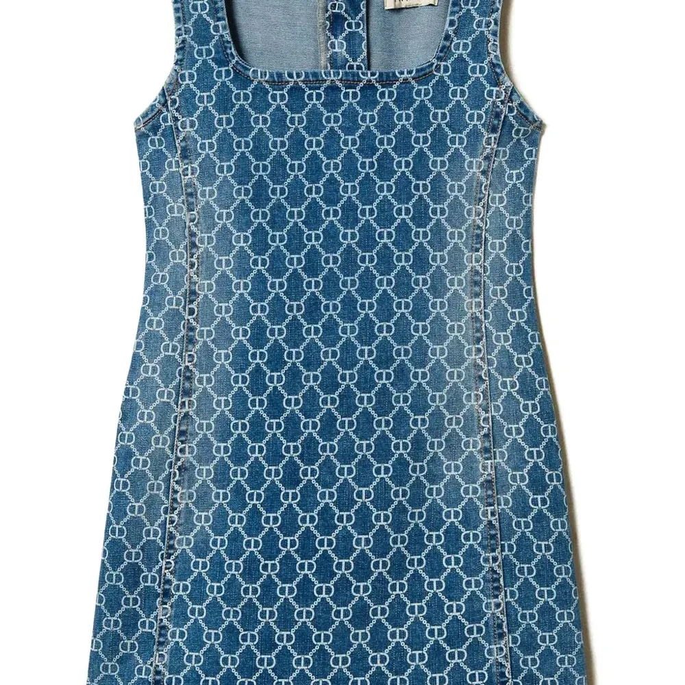 Джинсовое платье с логотипом