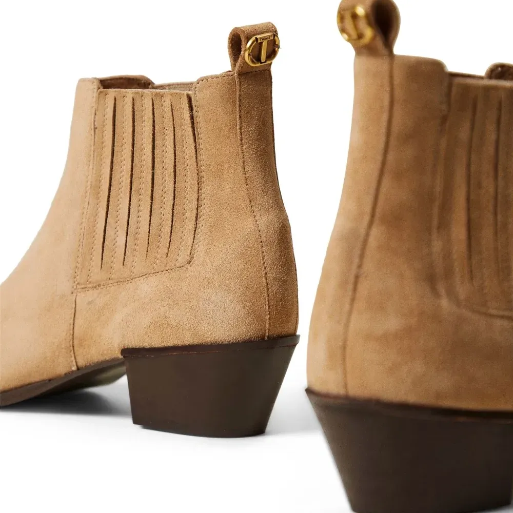 Замшевые ботинки Замшевые ботинки