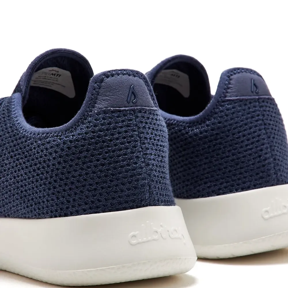 Кроссовки с закругленным носком