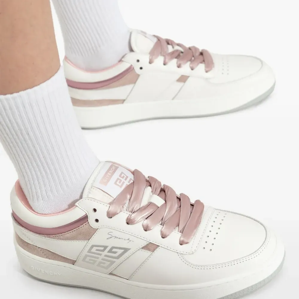 Кроссовки с логотипом