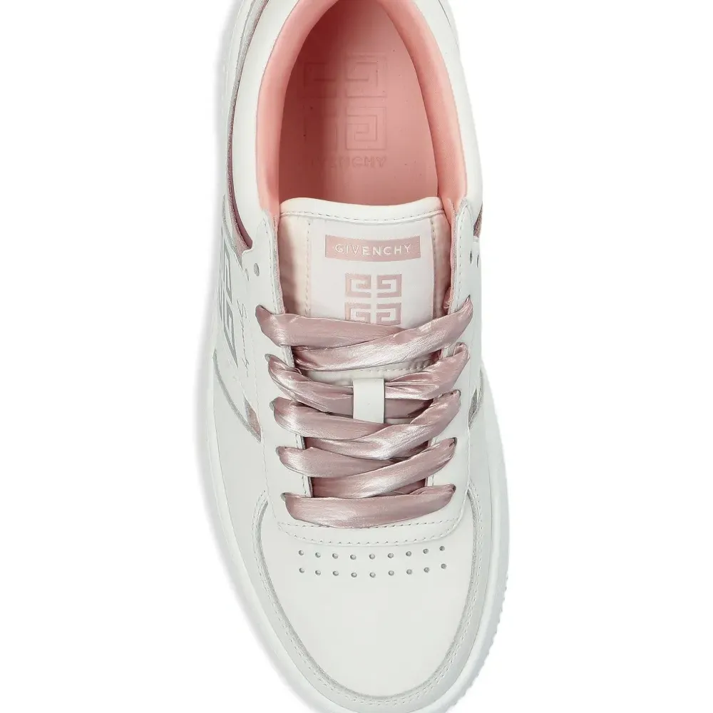 Кроссовки с логотипом