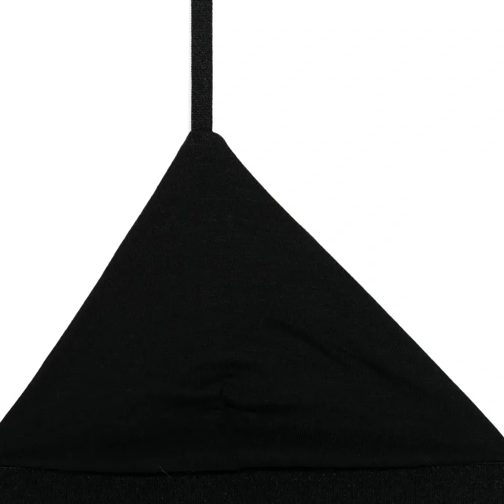 Бюстгальтер с треугольными чашками