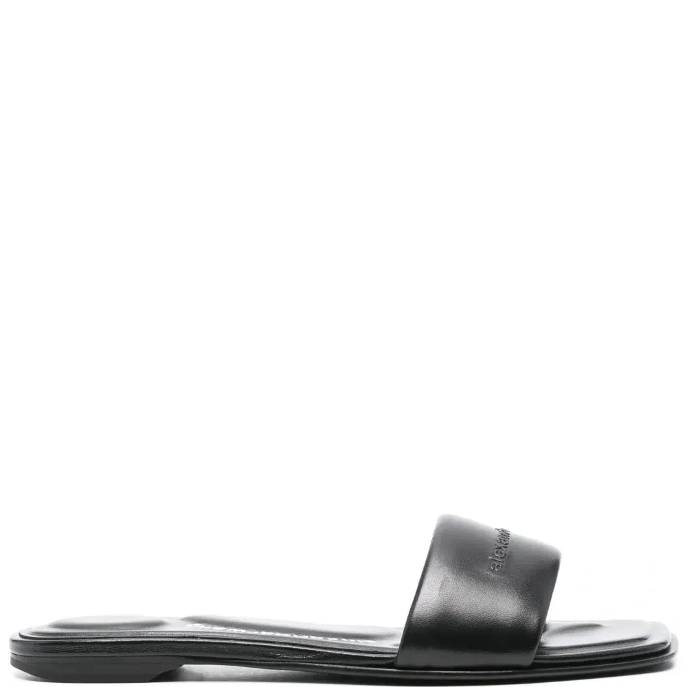 Шлепанцы с тисненым логотипом