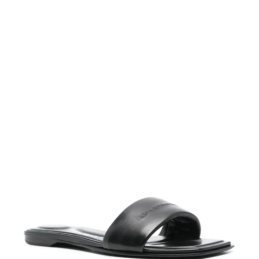 Шлепанцы с тисненым логотипом