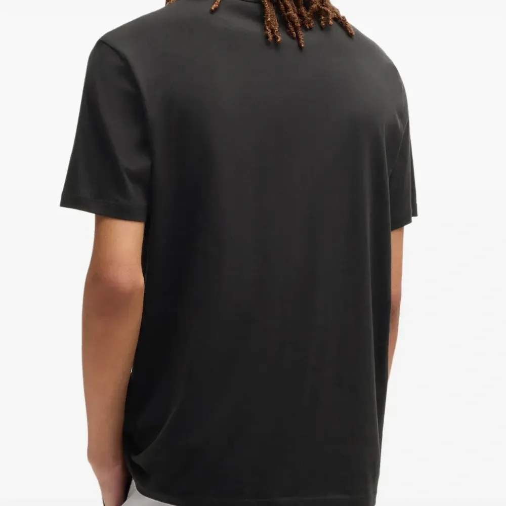 Футболка с логотипом