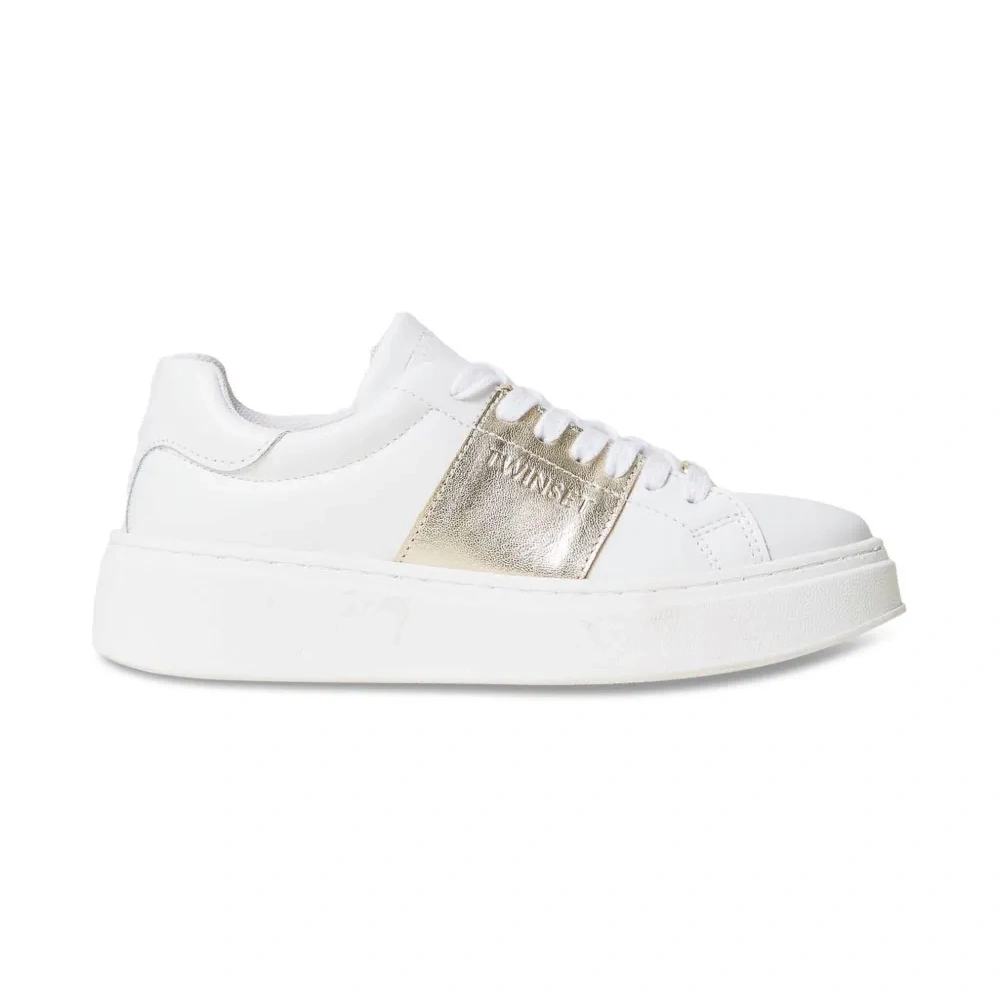 Кроссовки с ламинированными полосками