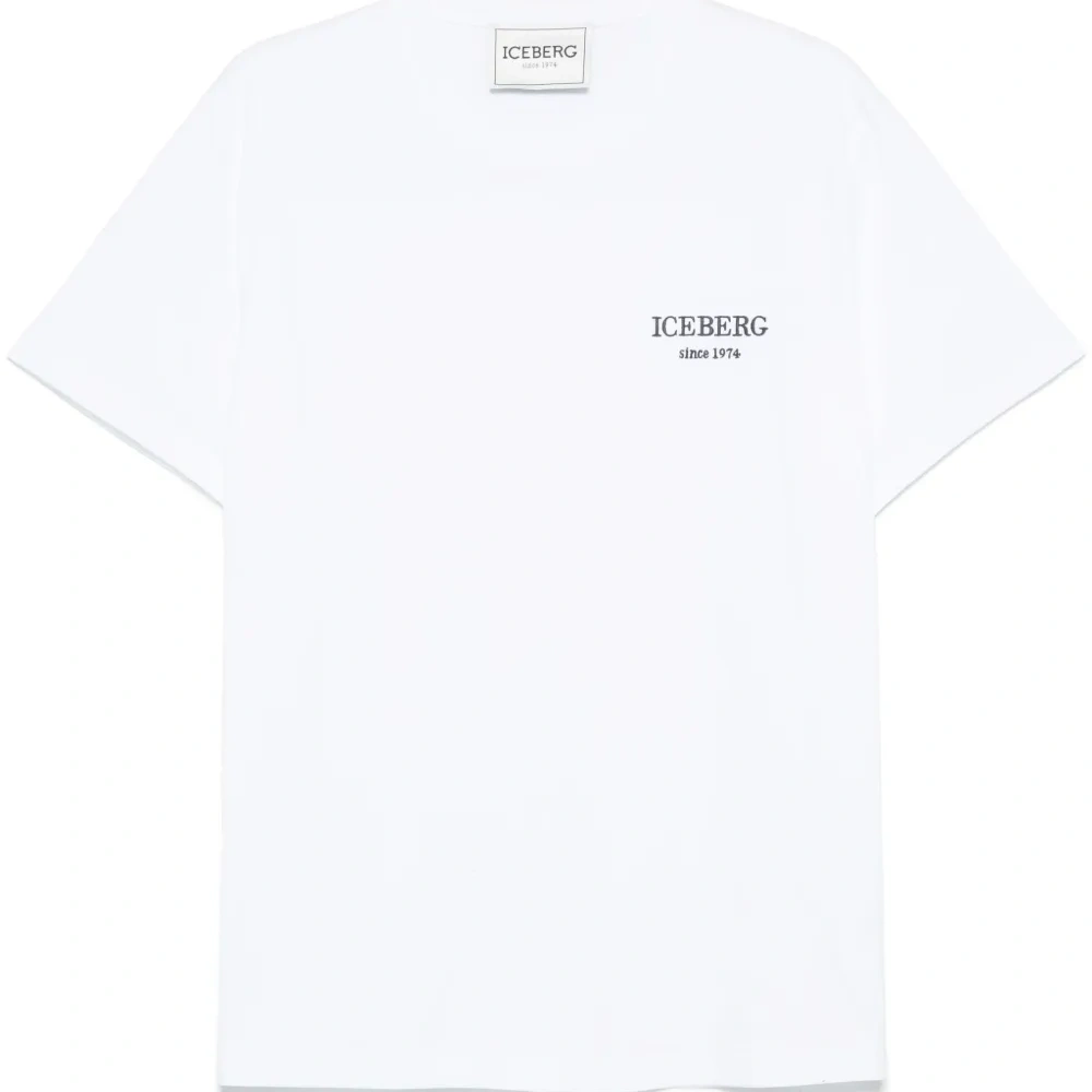 Футболка с вышитым логотипом