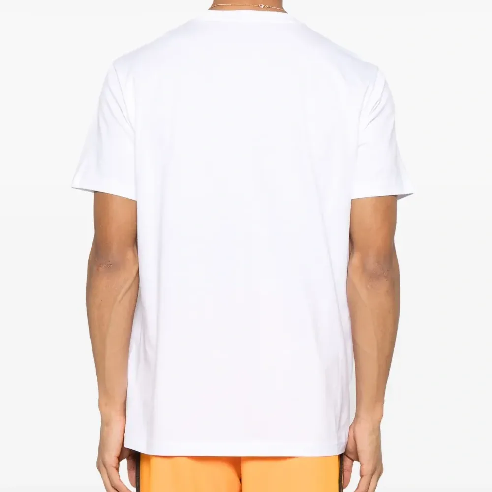 Футболка с вышитым логотипом