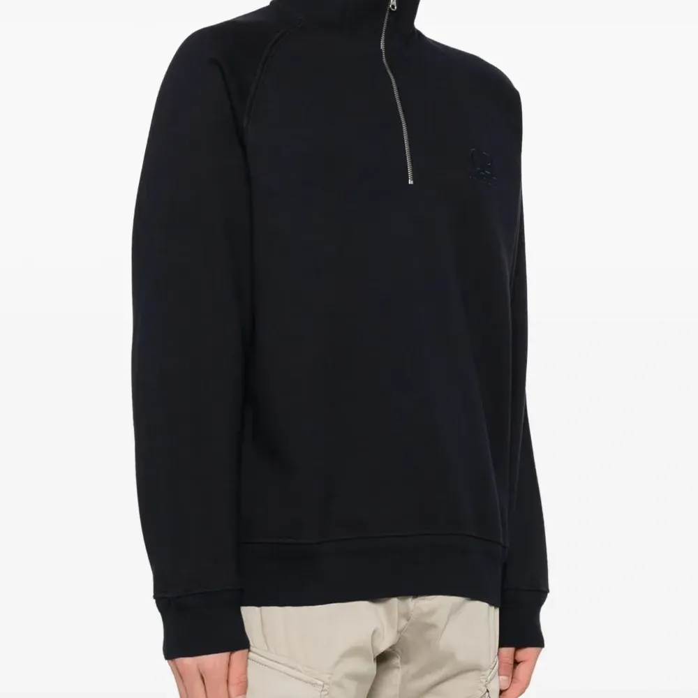 Толстовка с воротником поло