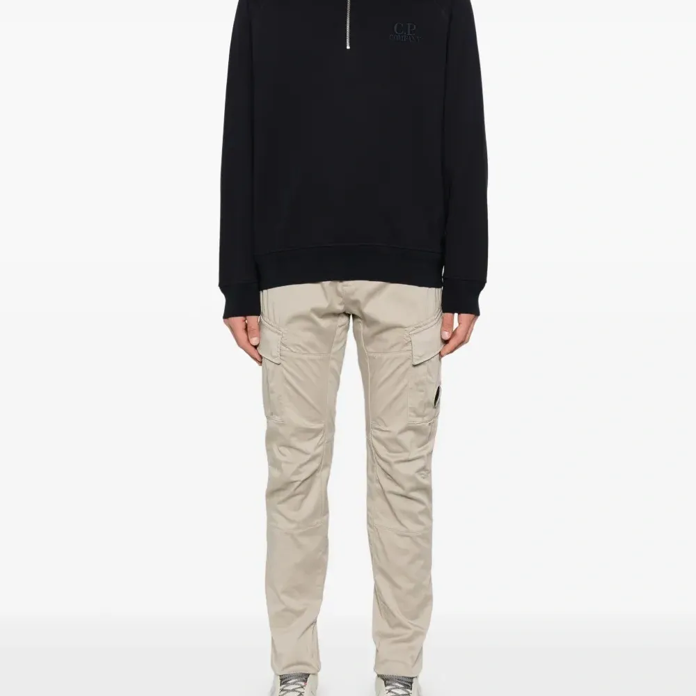 Толстовка с воротником поло