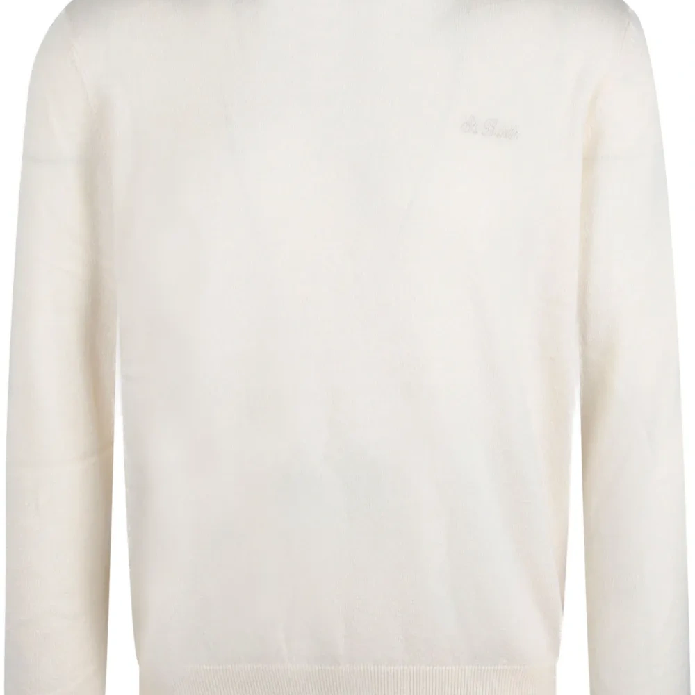 Свитер с вышитым логотипом